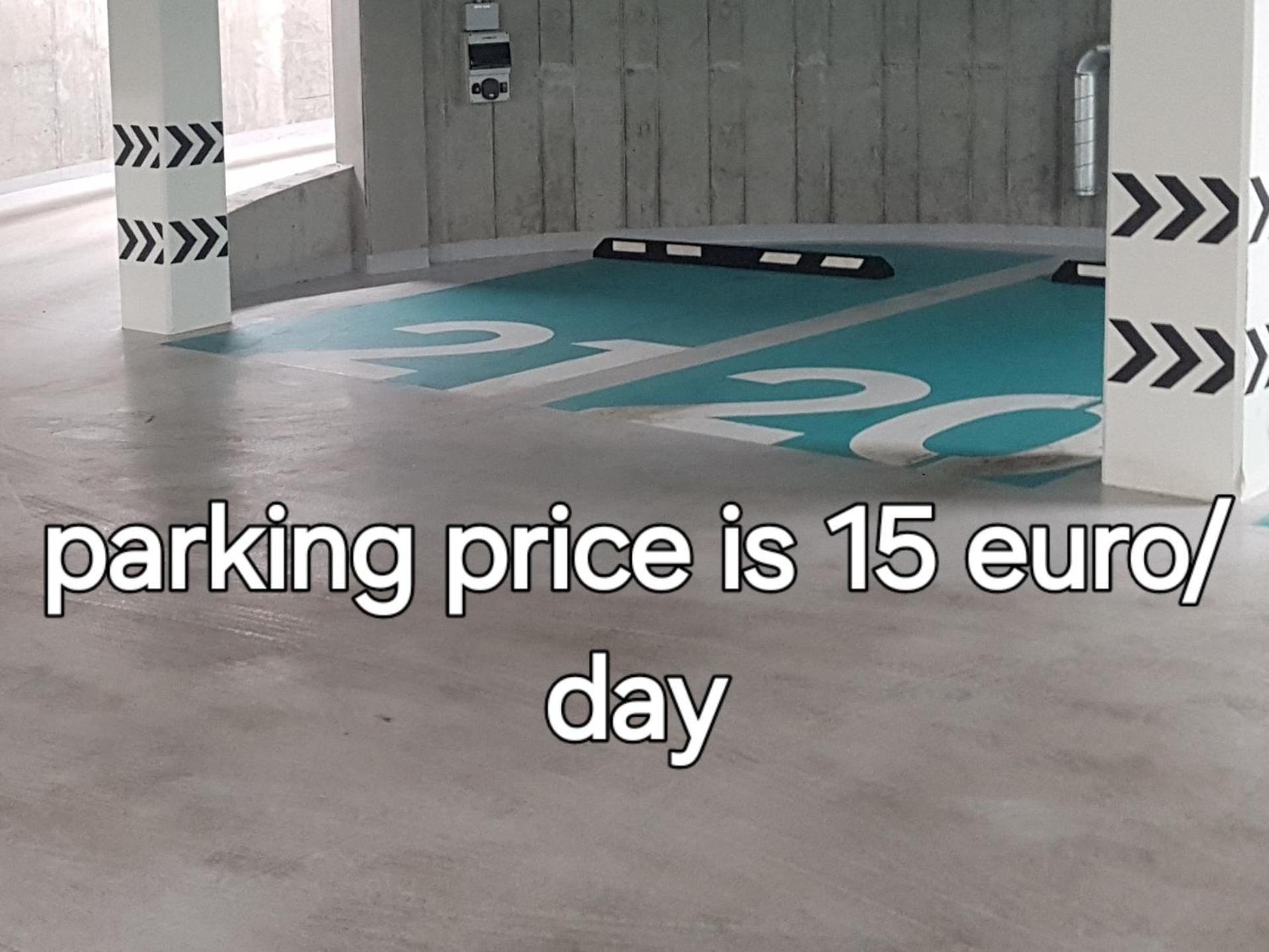 Happy Inn Emporia, Self Chek-In, Parking In The Underground Garage VNO Kültér fotó
